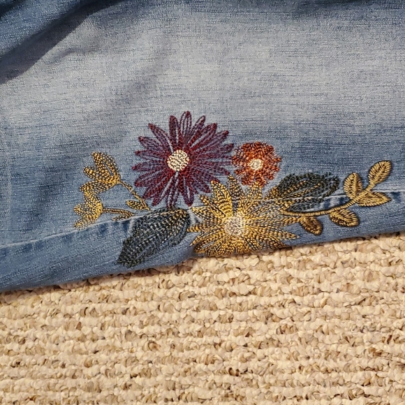 CB Royalty Womans Mid Rise Straight Jean, Size 6 - Picture 7 of 16
